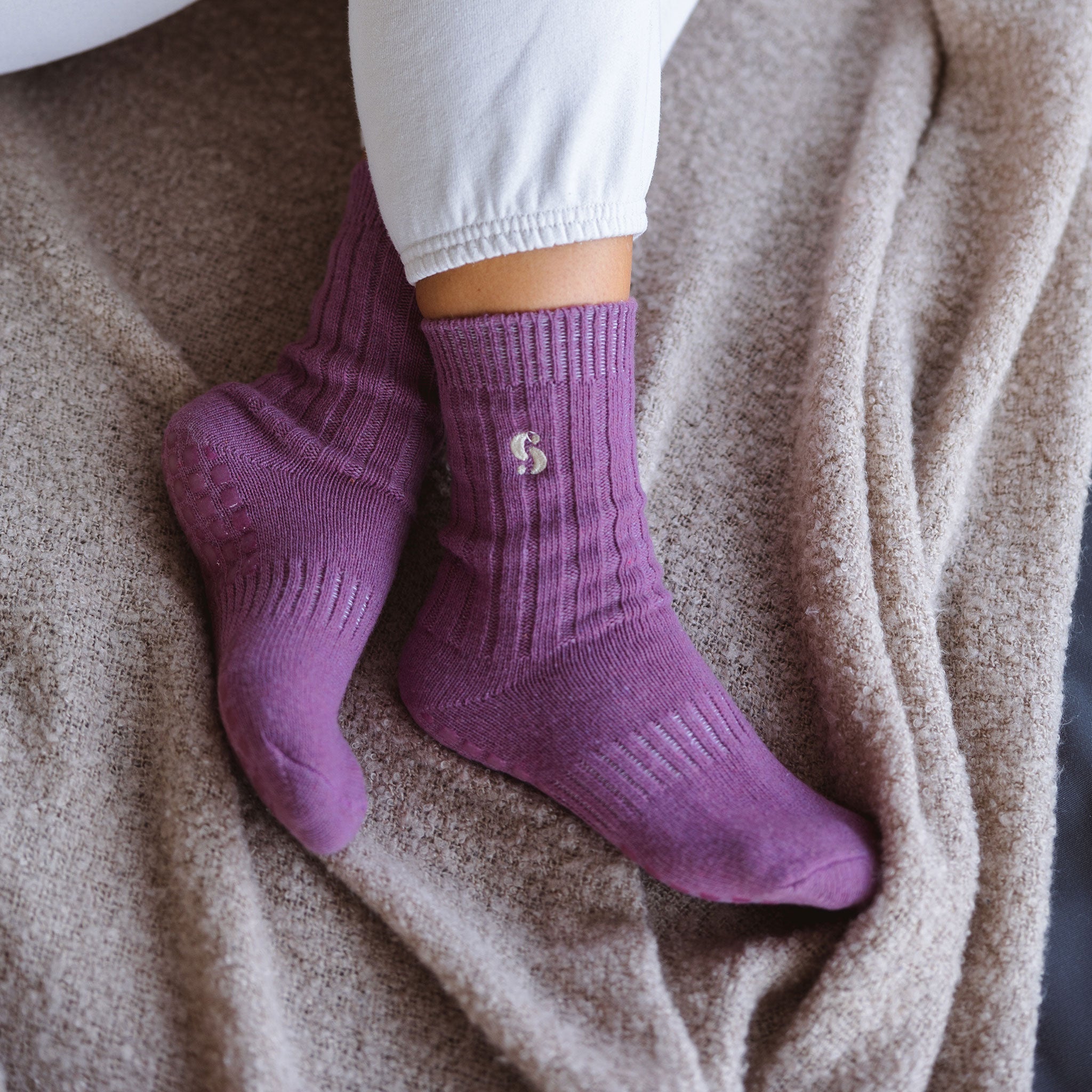 Serene Socks- Adult Merino Wool Non-Slip Socks- Viola- 1 pair