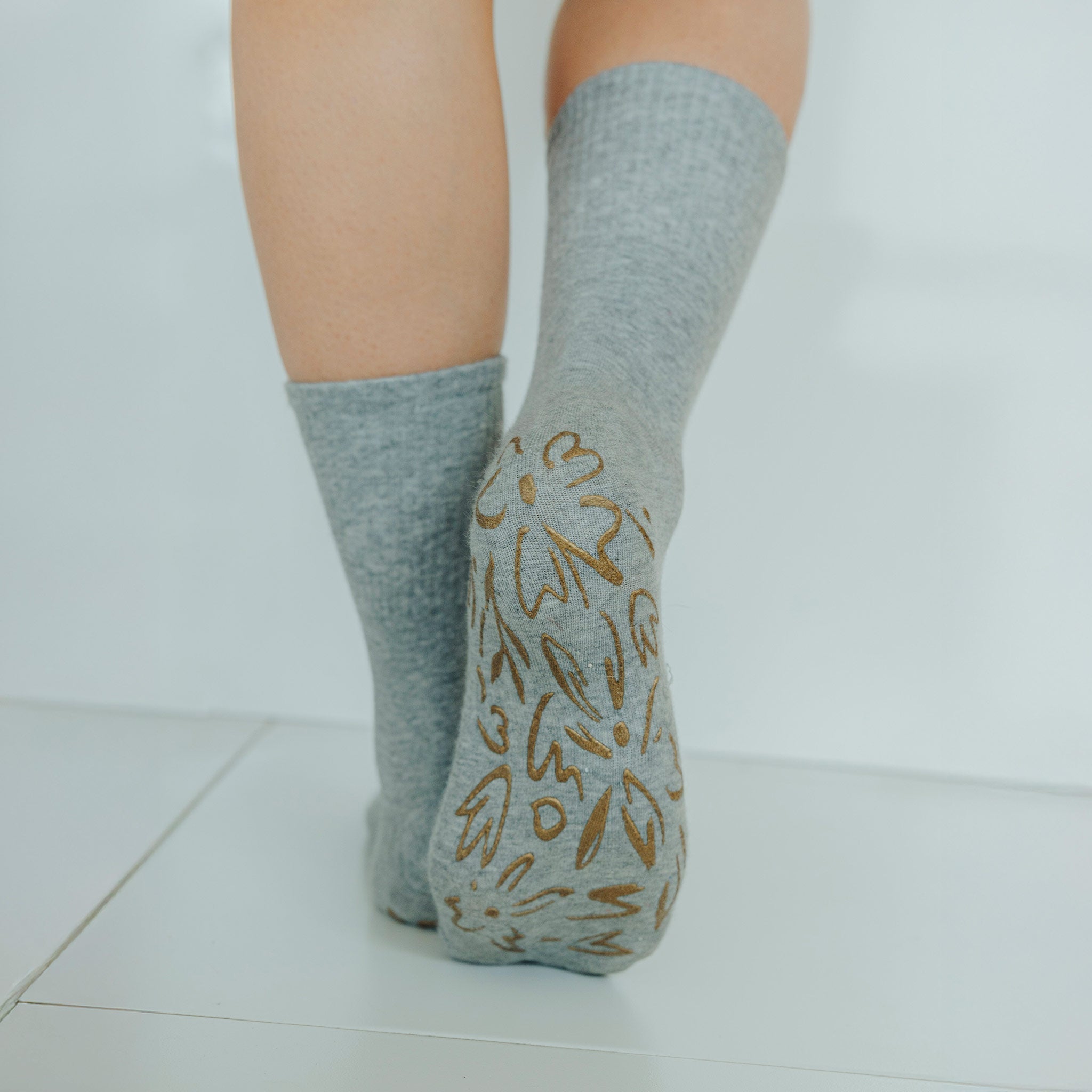 Serene Socks- Adult Organic Cotton Non-Slip Socks- 4 Seasons- Grey- 2 Pairs